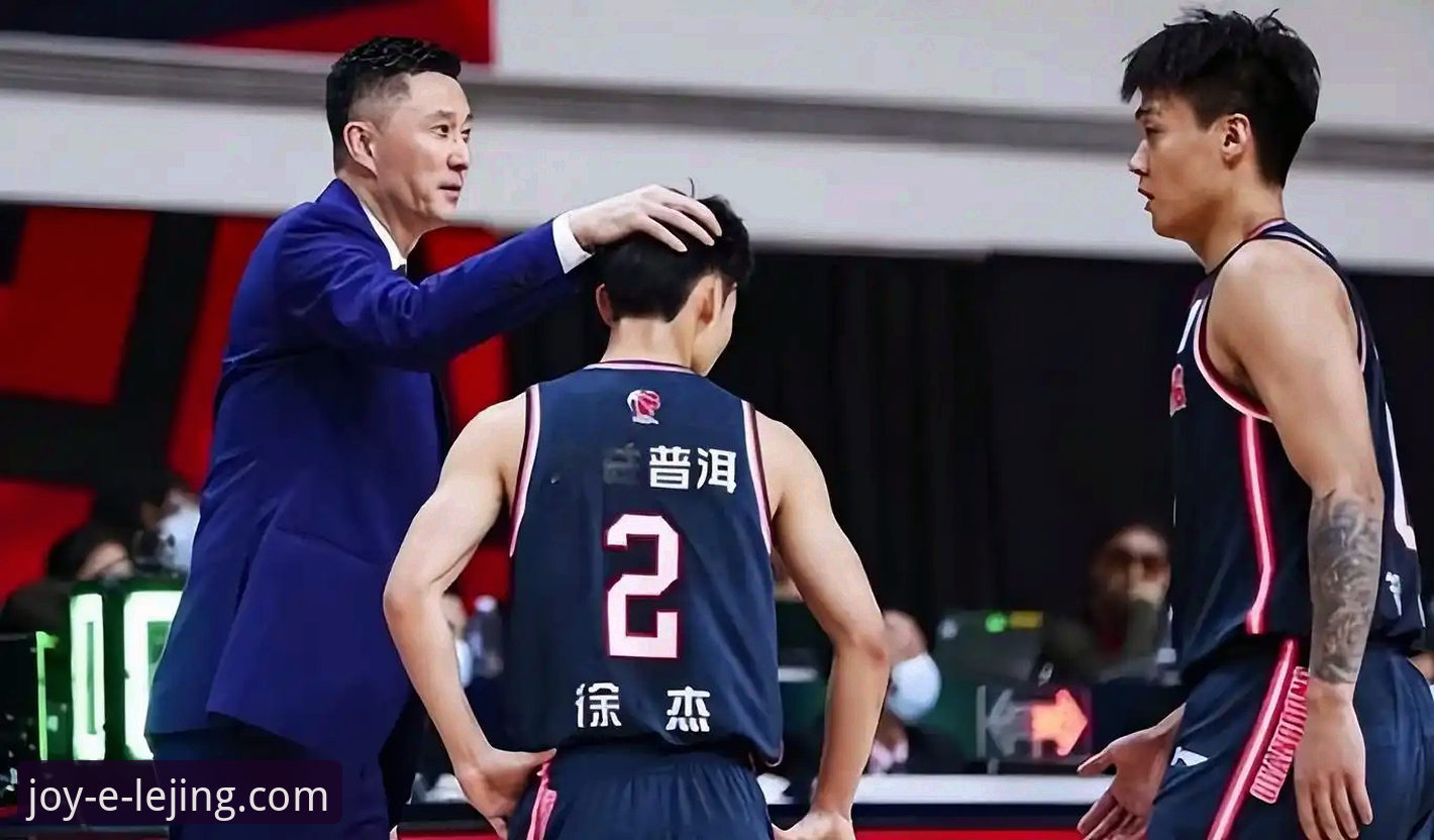 团队篮球的胜利与个人英雄主义的挣扎：上海12连胜背后的战术博弈